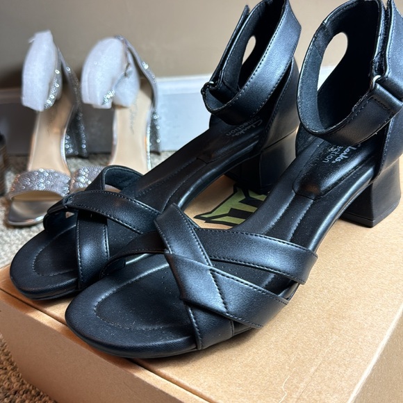 NWT - Clarks Womens Desirae Lily, Black Leather, Size 10M 🖤😍 - Picture 2 of 9